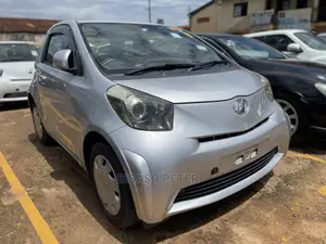 Toyota iQ 1.3 2010 Silver