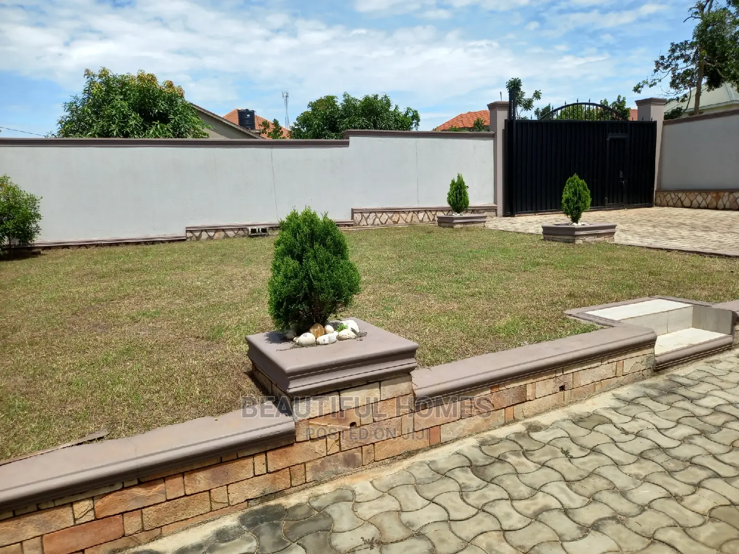 Furnished 4bdrm House in Kira for Sale