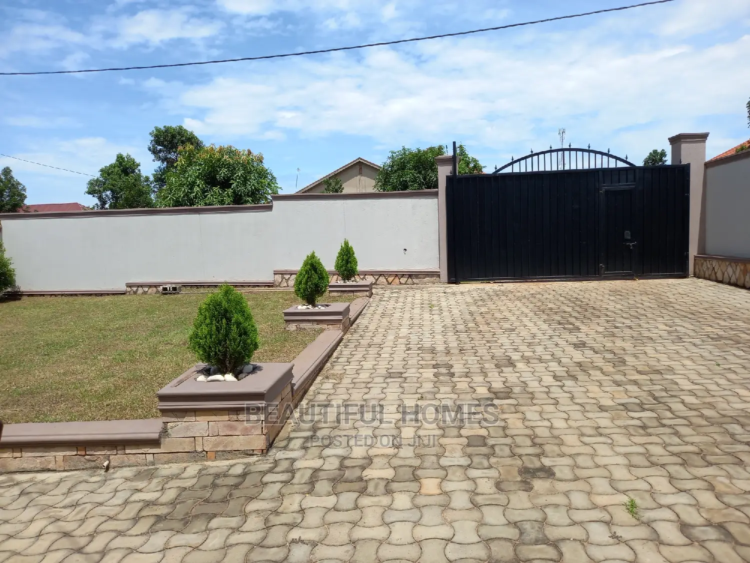 Furnished 4bdrm House in Kira for Sale