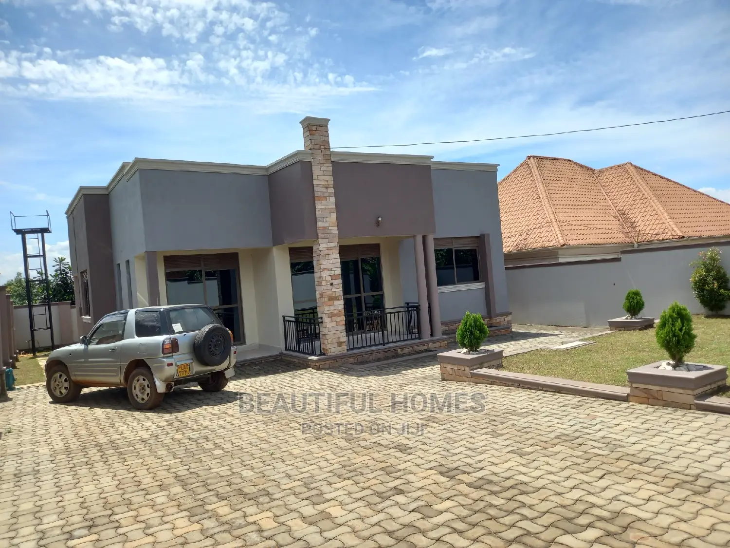 Furnished 4bdrm Maisonette in Kira for Sale