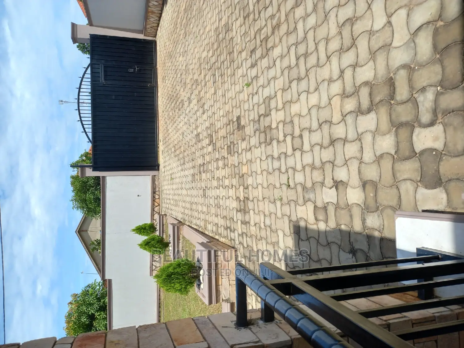 Furnished 4bdrm Maisonette in Kira for Sale