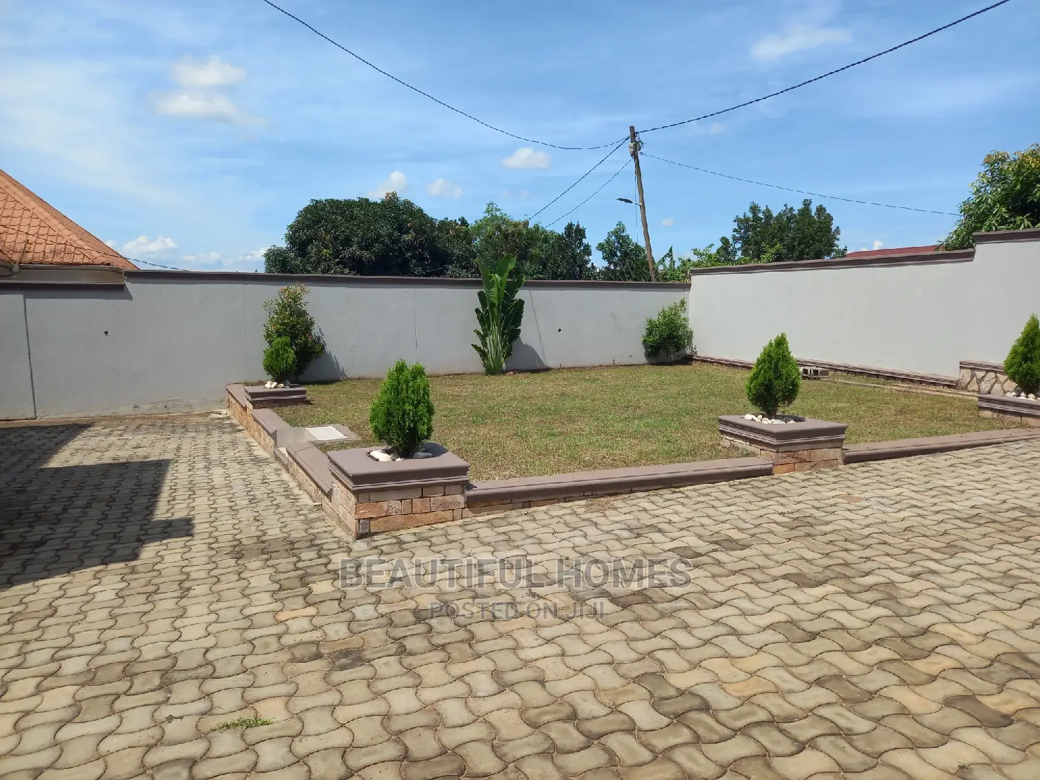 Furnished 4bdrm House in Kira for Sale