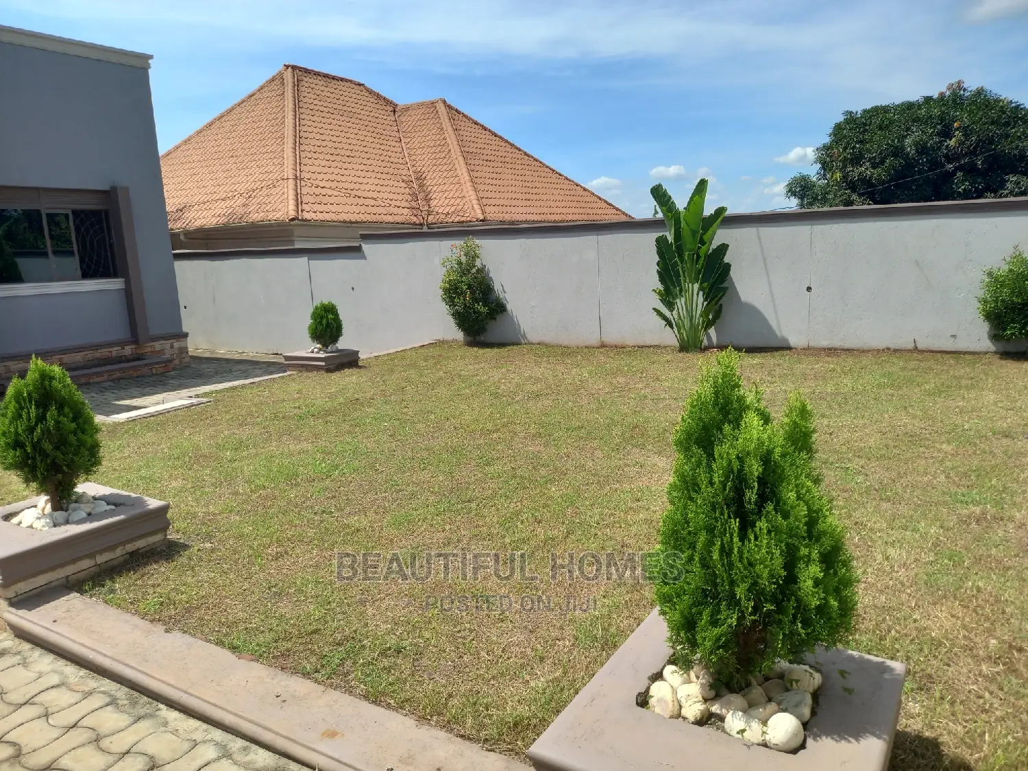 Furnished 4bdrm Bungalow in Kira for Sale