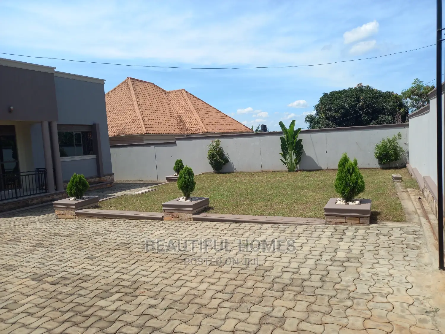 Furnished 4bdrm Bungalow in Kira for Sale