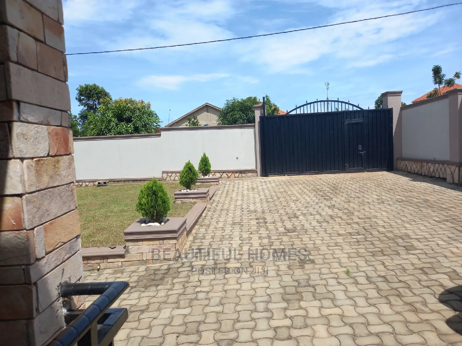 Furnished 4bdrm Bungalow in Kira for Sale