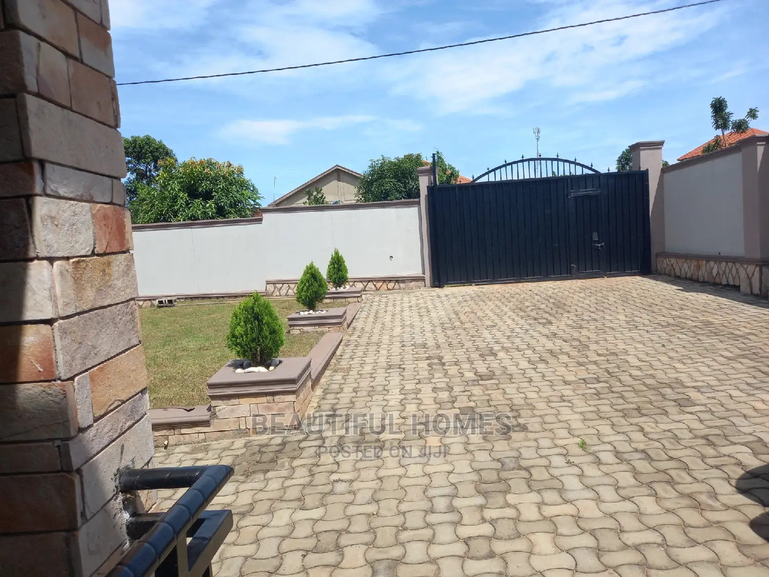 Furnished 4bdrm Bungalow in Kira for Sale