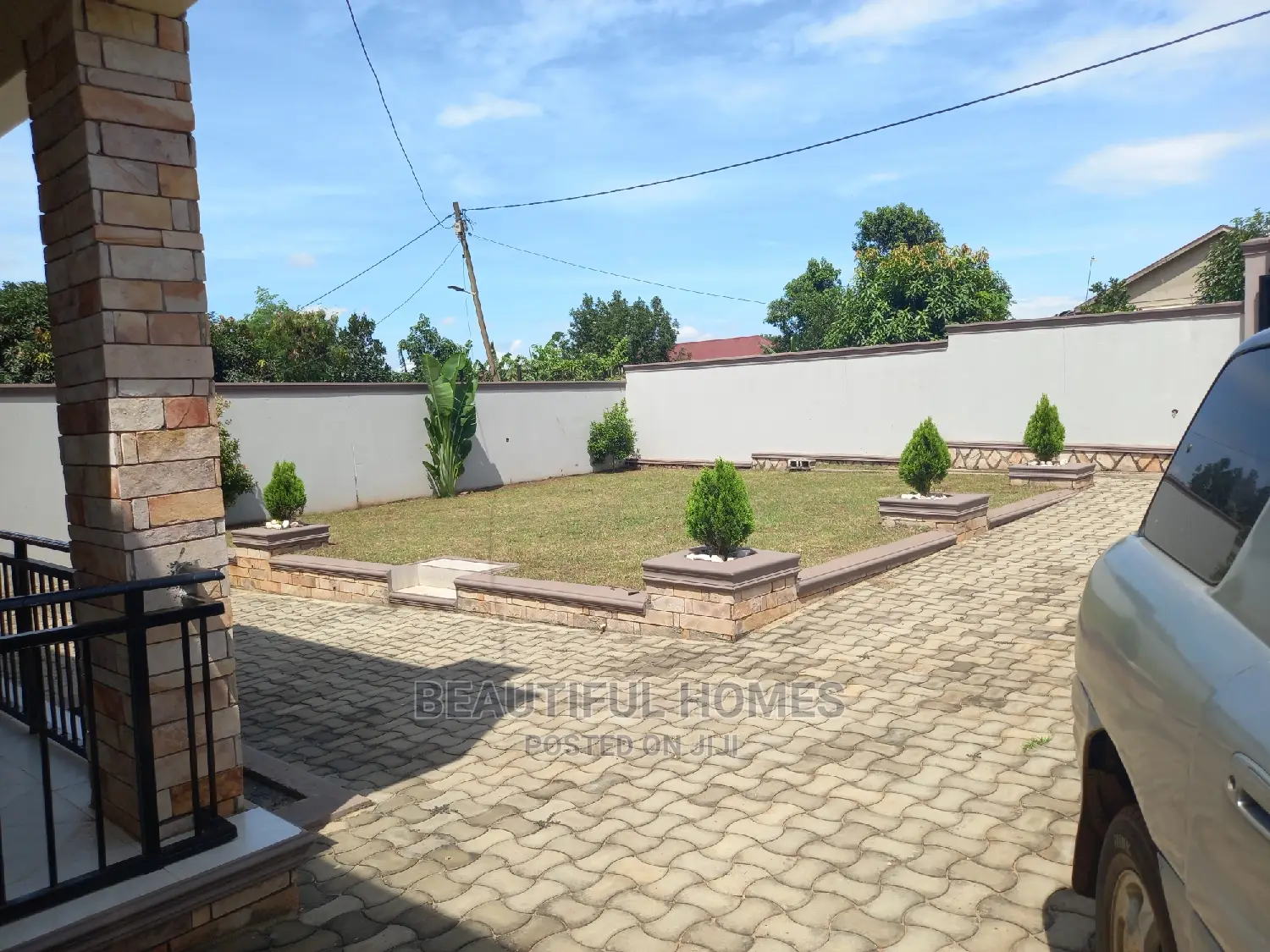 Furnished 4bdrm Bungalow in Kira for Sale