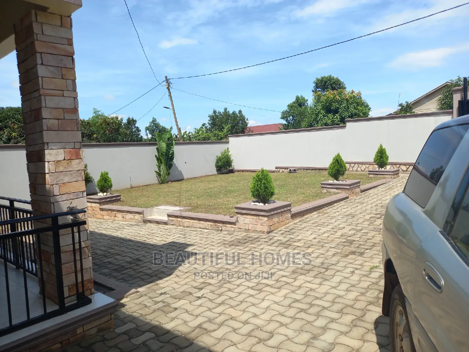 Furnished 4bdrm Bungalow in Kira for Sale