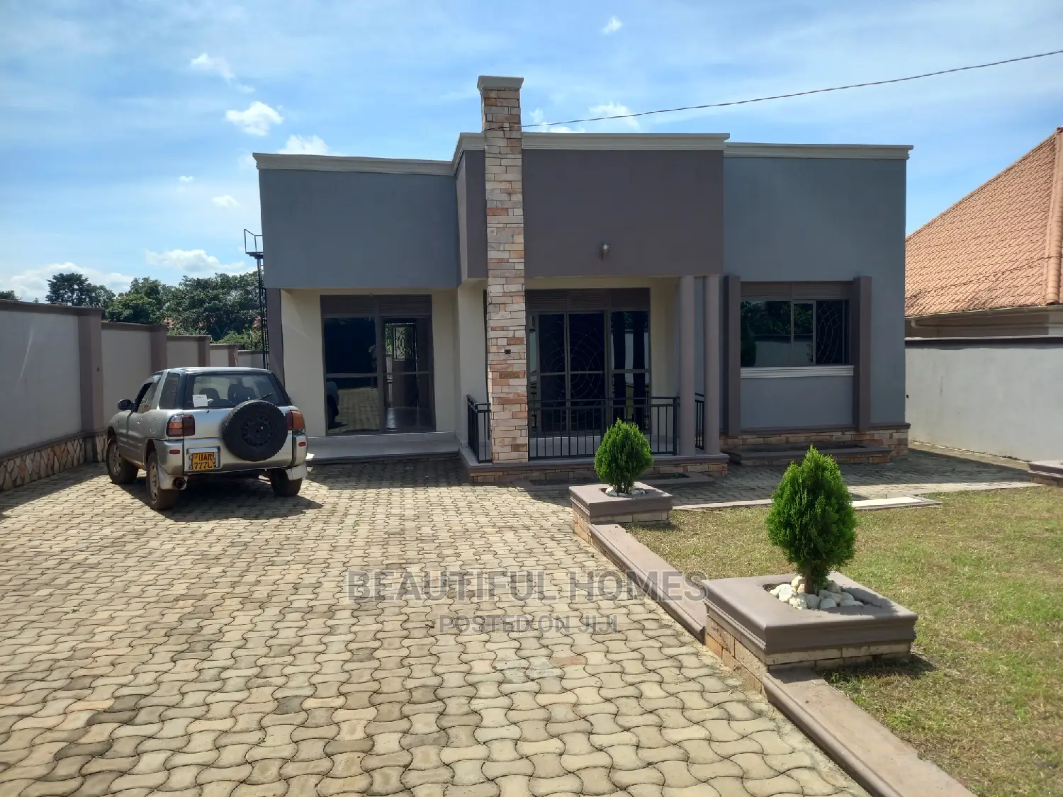 Furnished 4bdrm Bungalow in Kira for Sale