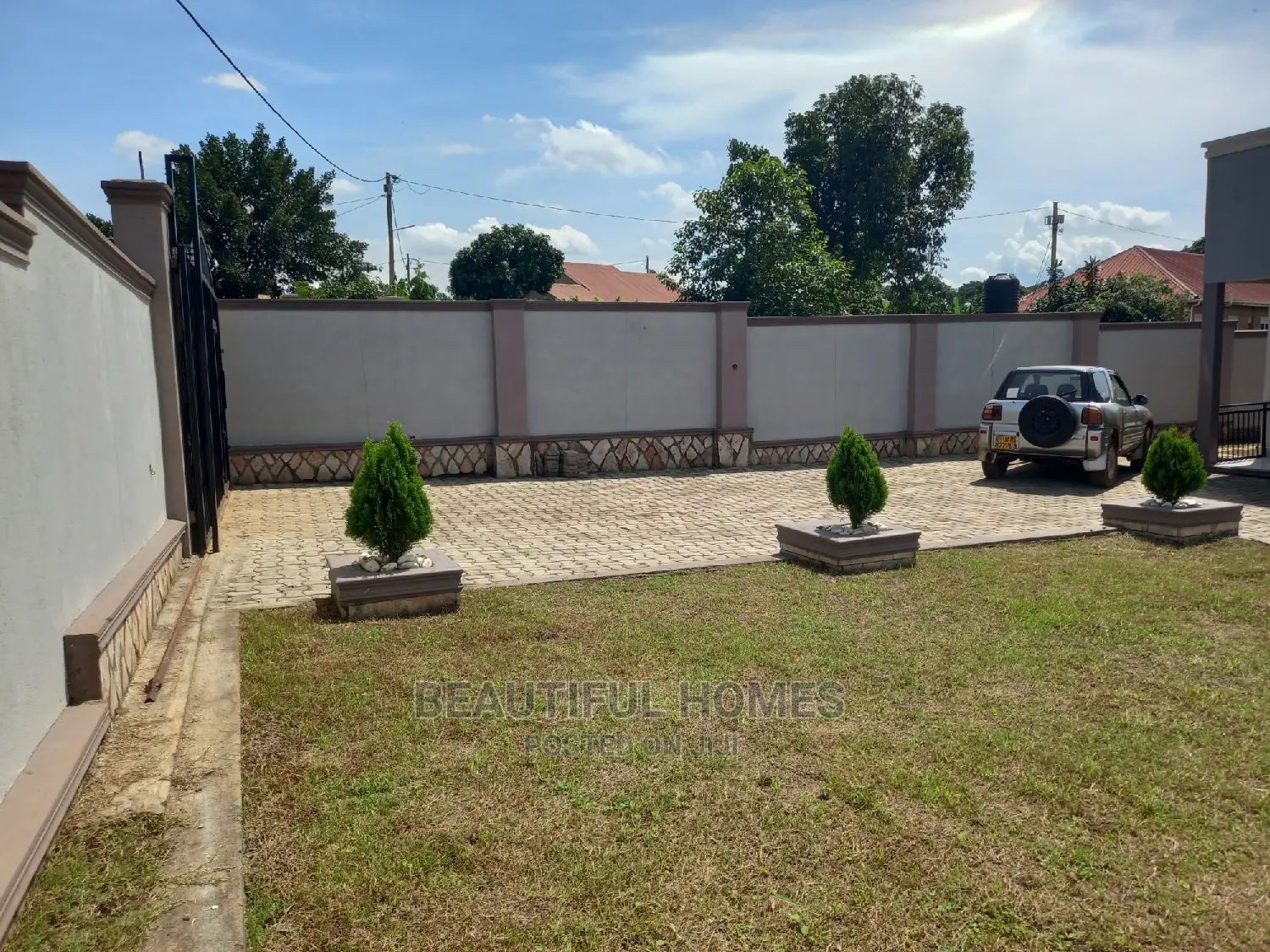 Furnished 4bdrm Bungalow in Kira for Sale