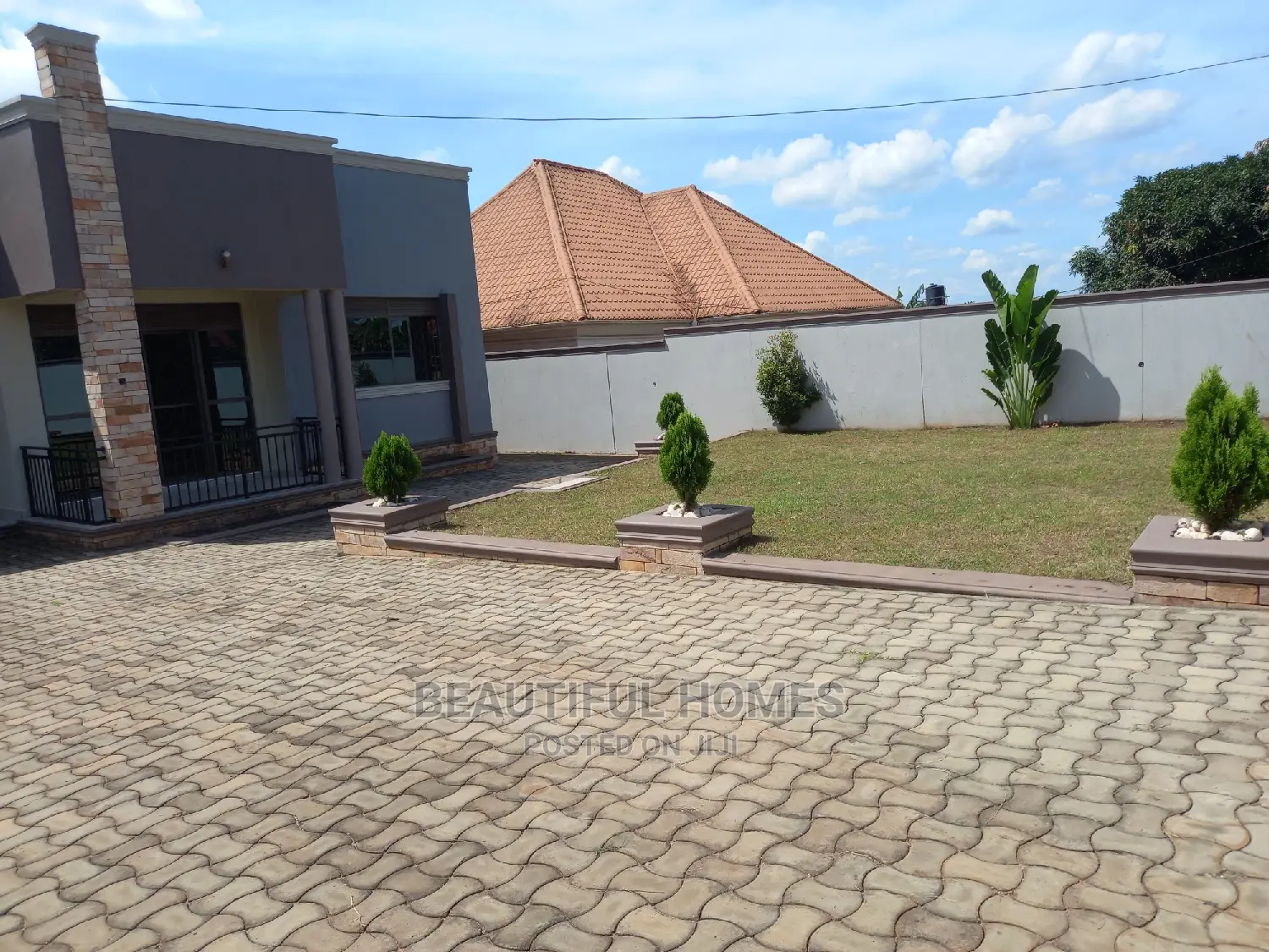 Furnished 4bdrm House in Kira for Sale