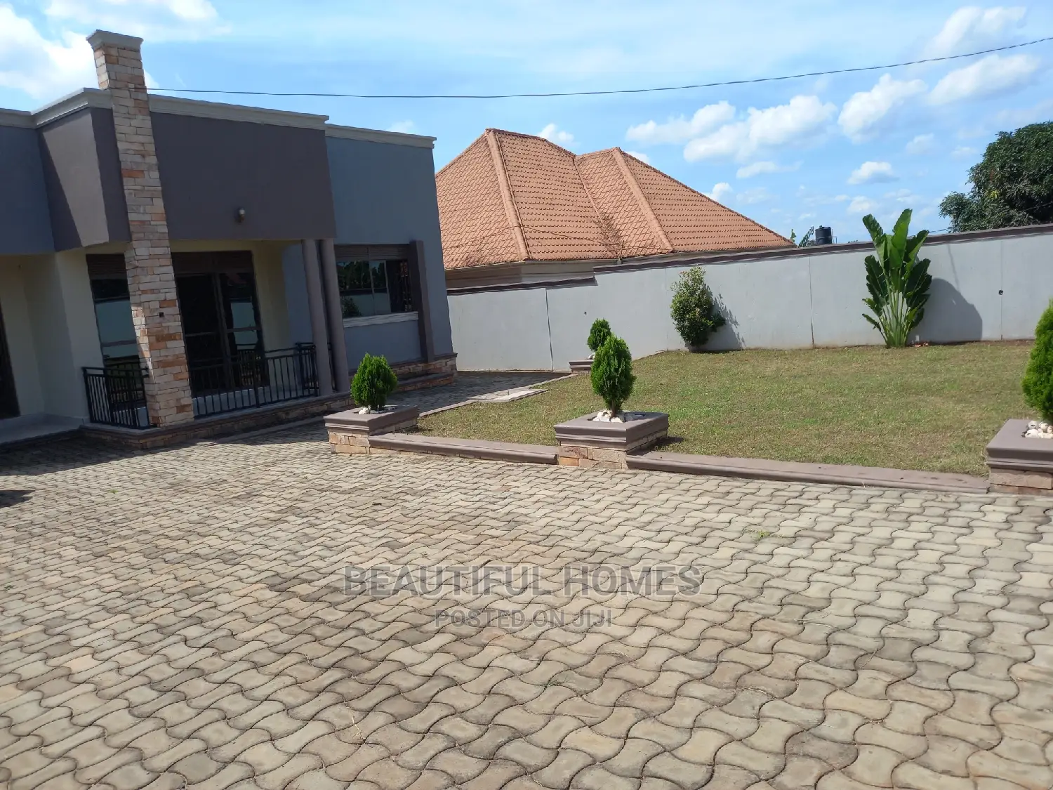Furnished 4bdrm House in Kira for Sale