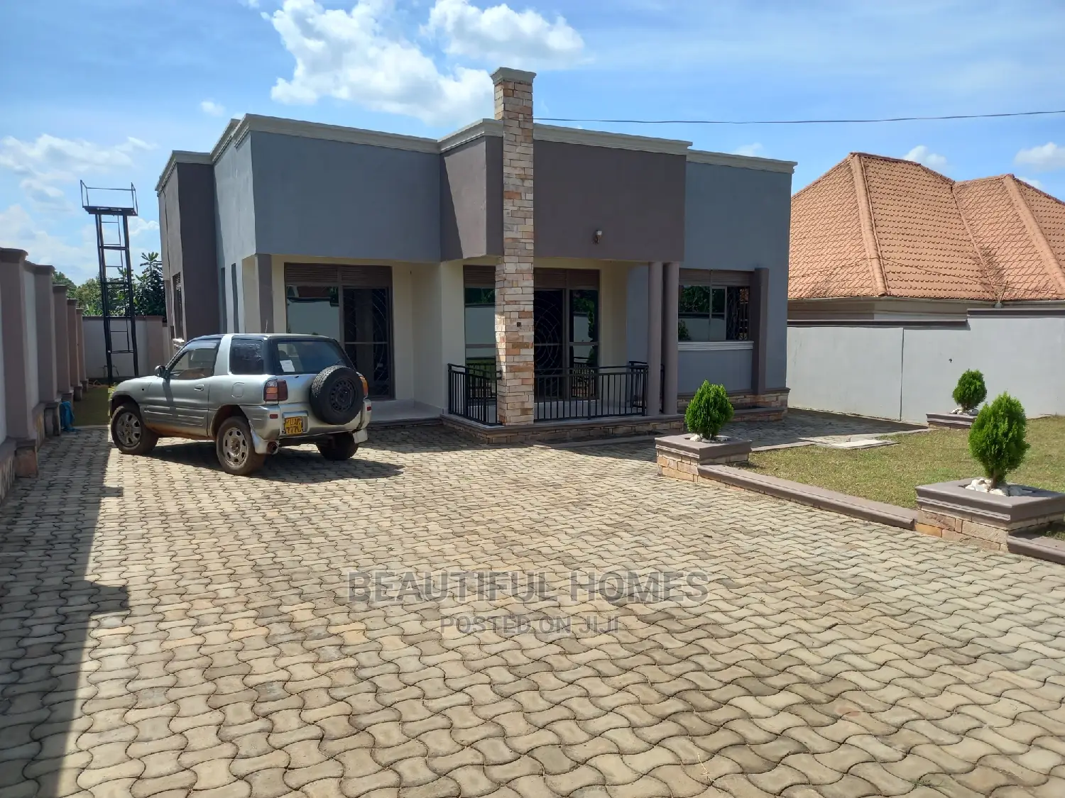 Furnished 4bdrm House in Kira for Sale