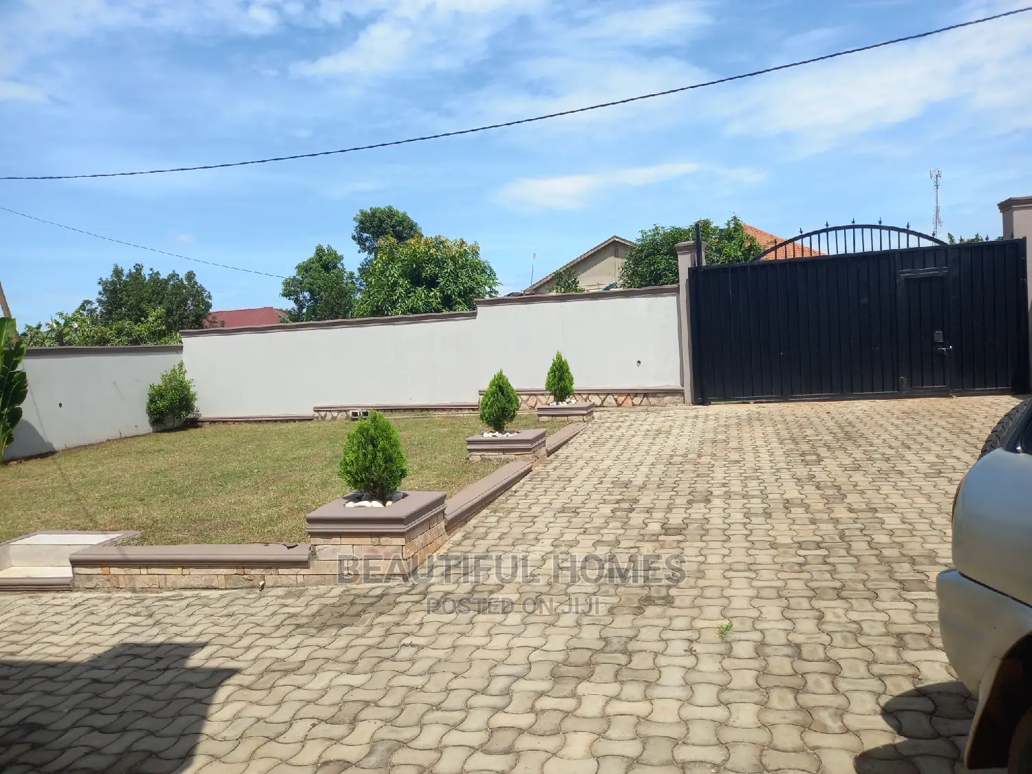 Furnished 4bdrm Bungalow in Kira for Sale