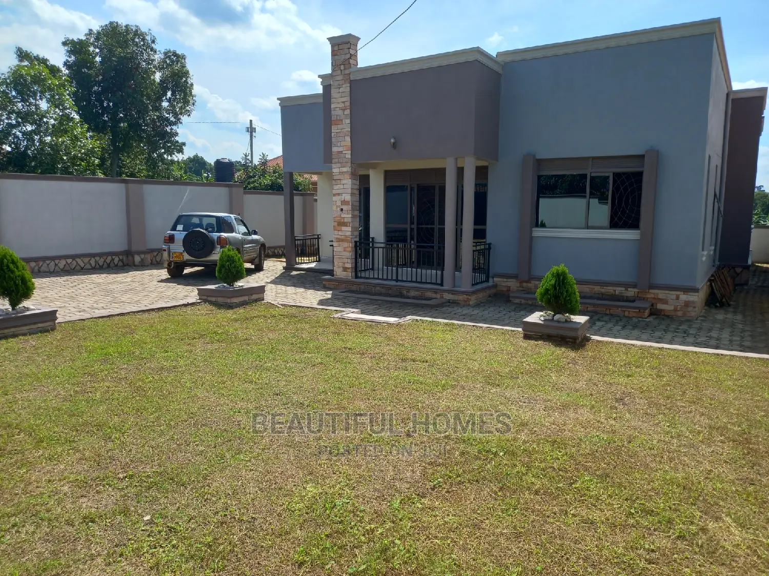 Furnished 4bdrm Bungalow in Kira for Sale