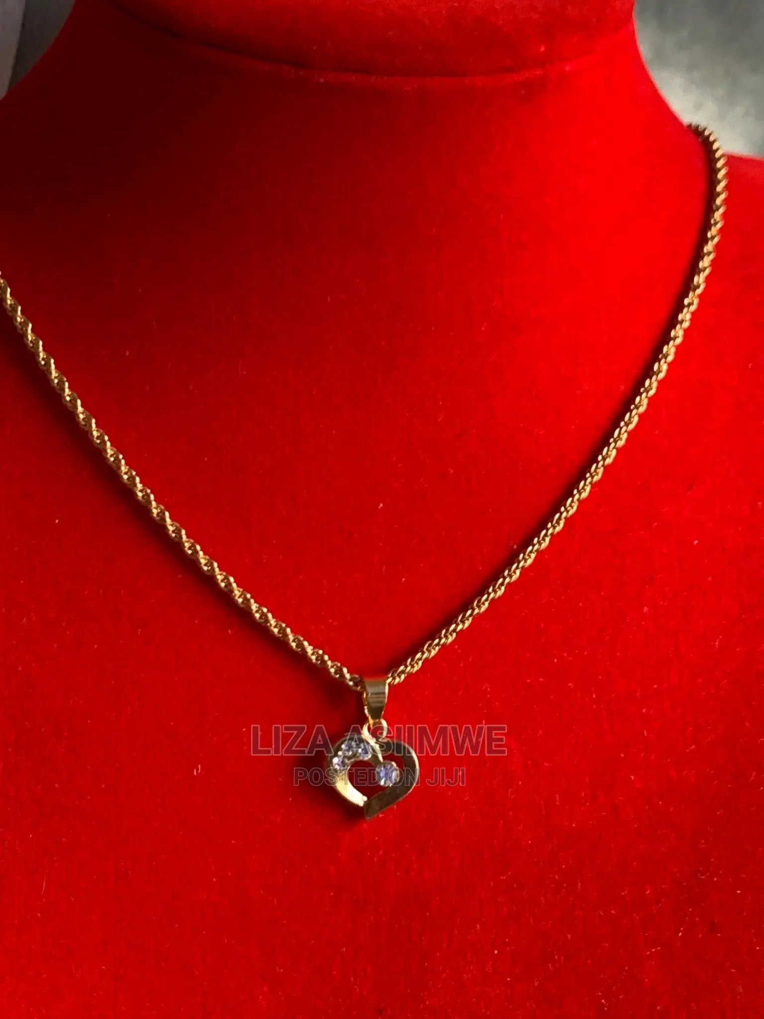 Simple and Elegant Lady’S Necklaces Available