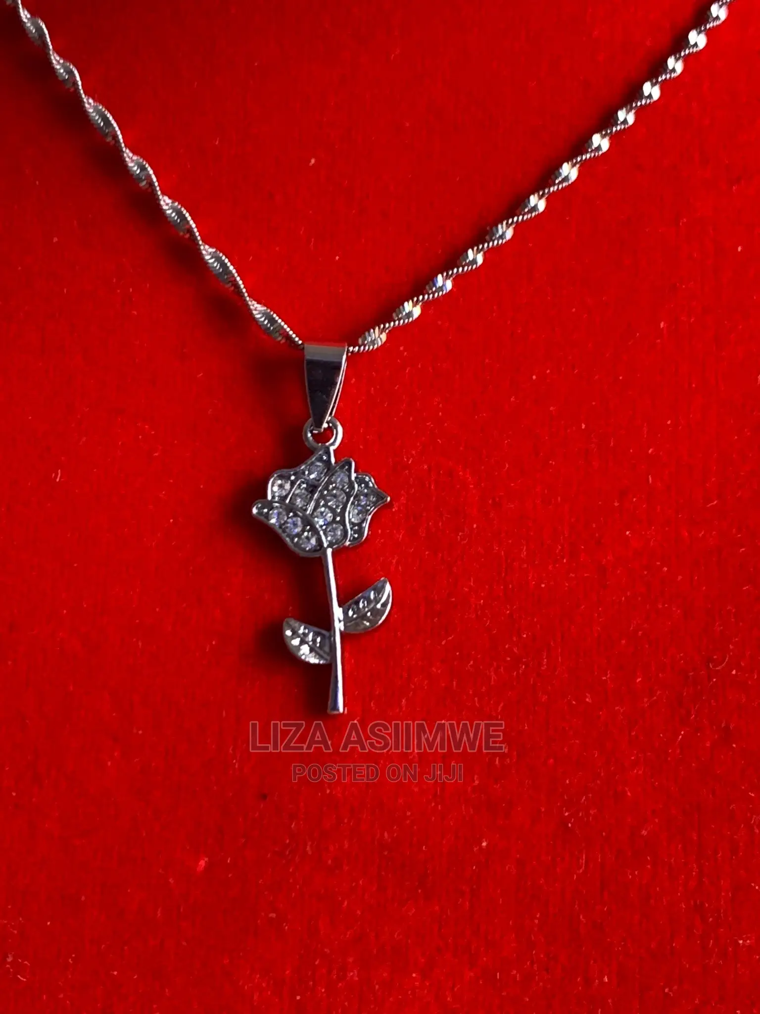 Simple and Classy Lady’S Necklaces Available