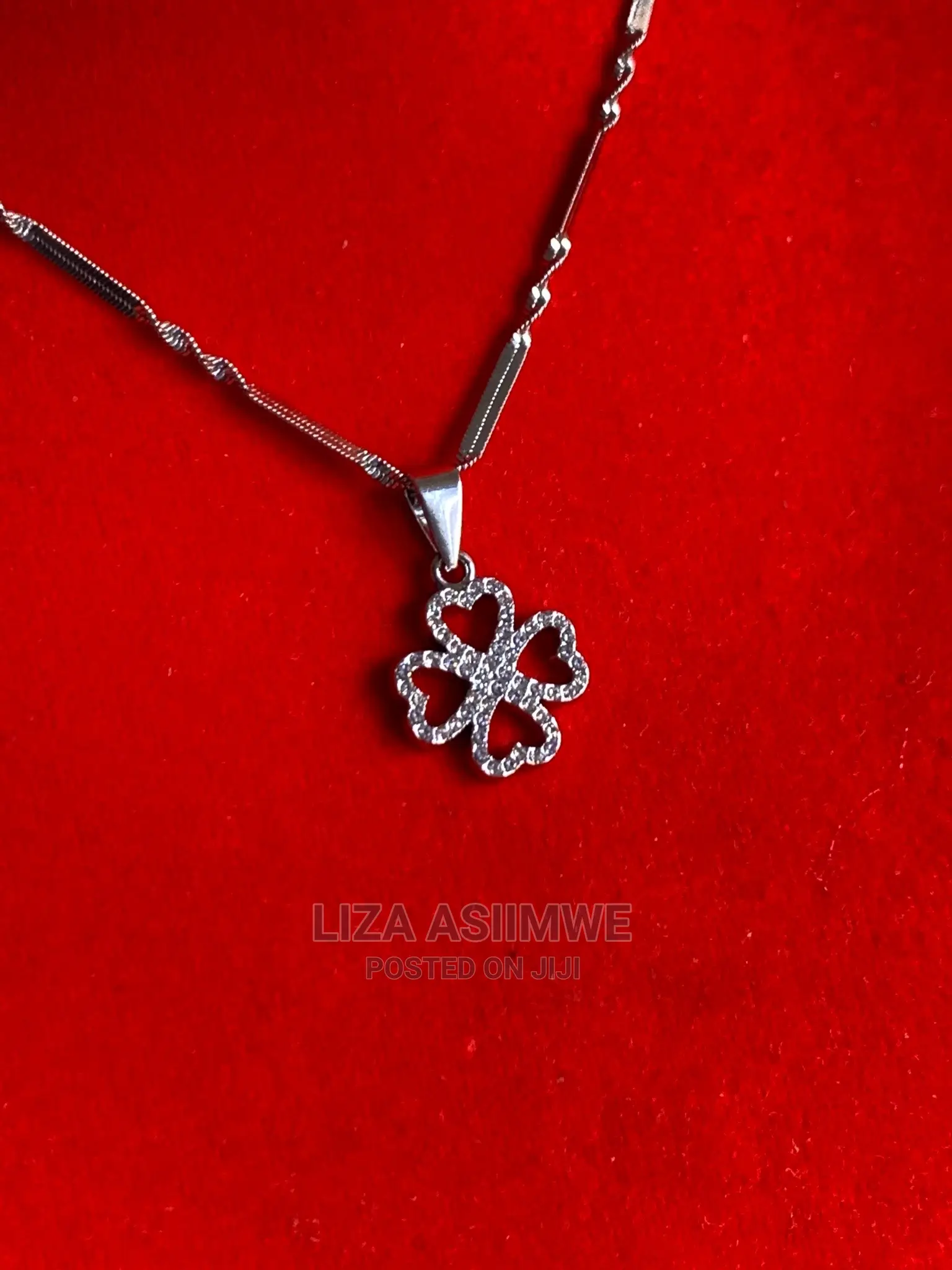 Simple and Elegant Lady’S Necklaces Available