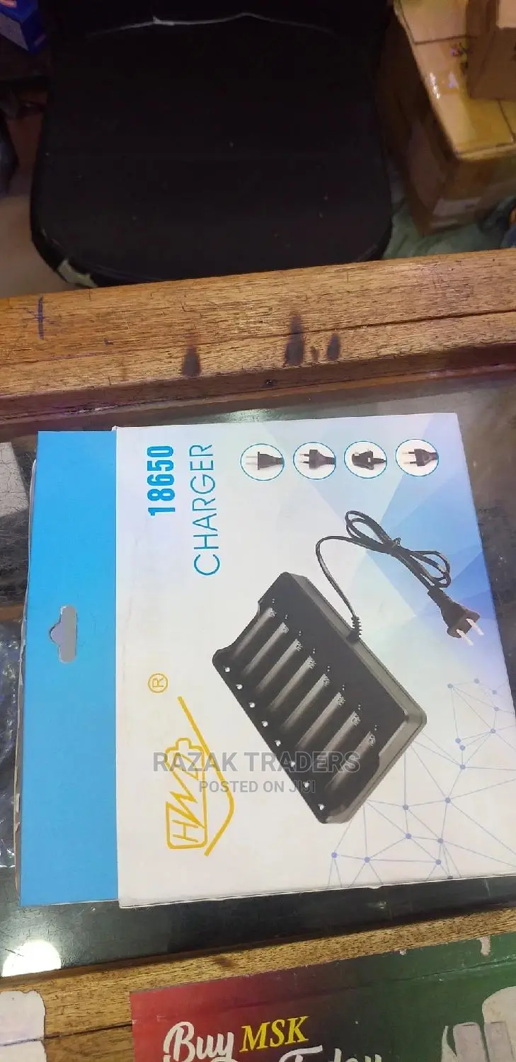 3.7V 18650 Positive and Negative Lithium Battery Charger8pcs