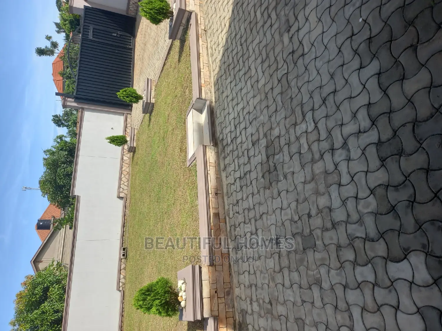 Furnished 4bdrm House in Kira for Sale