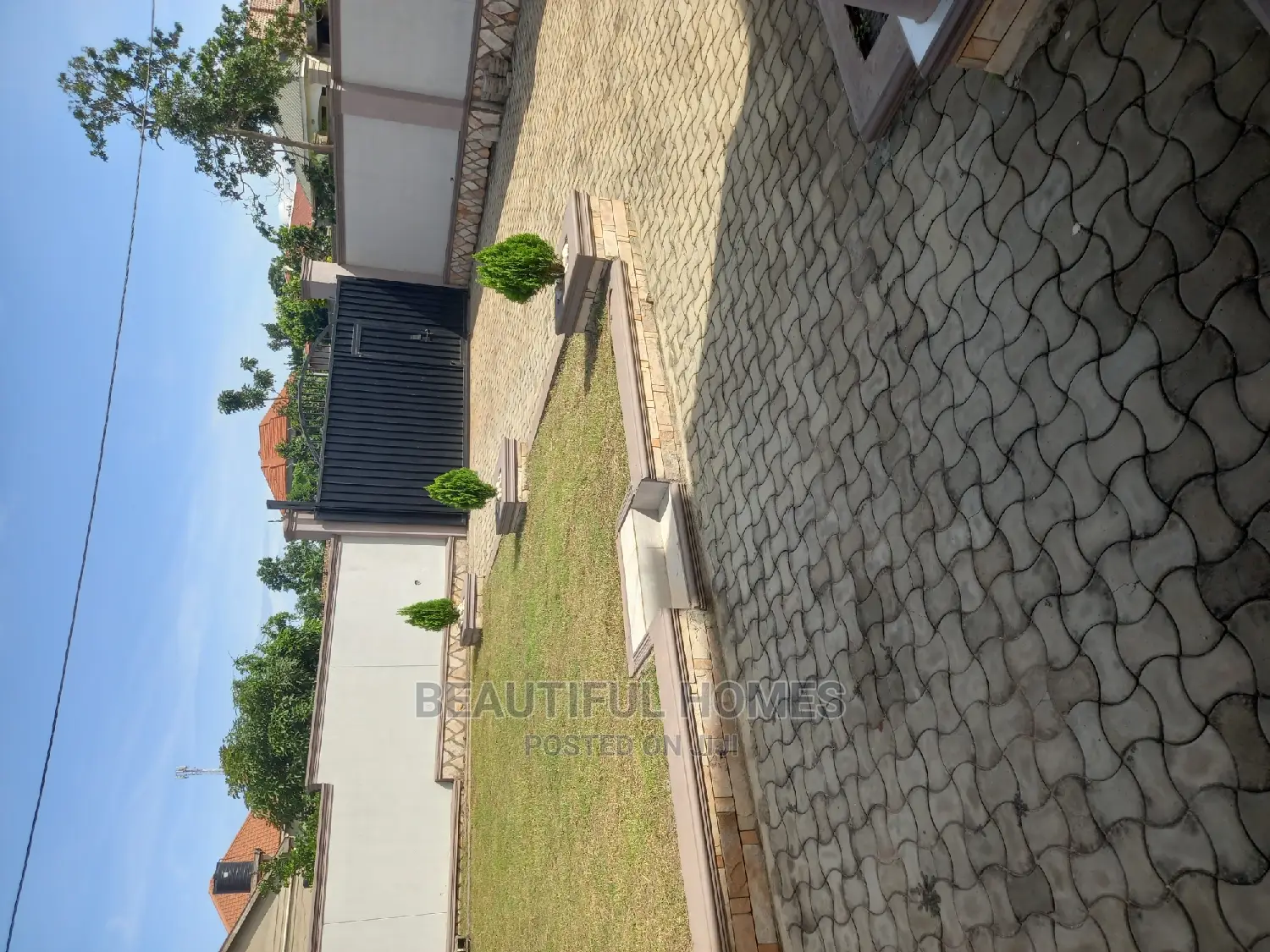 Furnished 4bdrm Bungalow in Kira for Sale