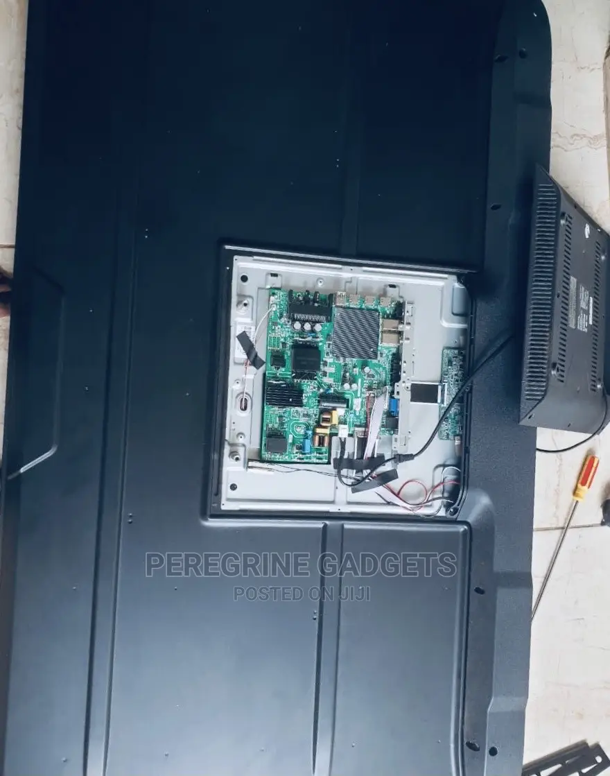 Professional Technicians in Tv,Monitors Motherboards Repair