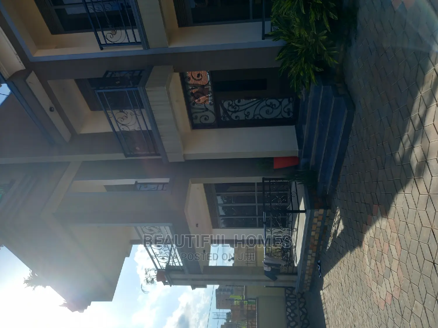 Furnished 5bdrm Duplex in Kyanja Wealthy, Nakawa for Sale