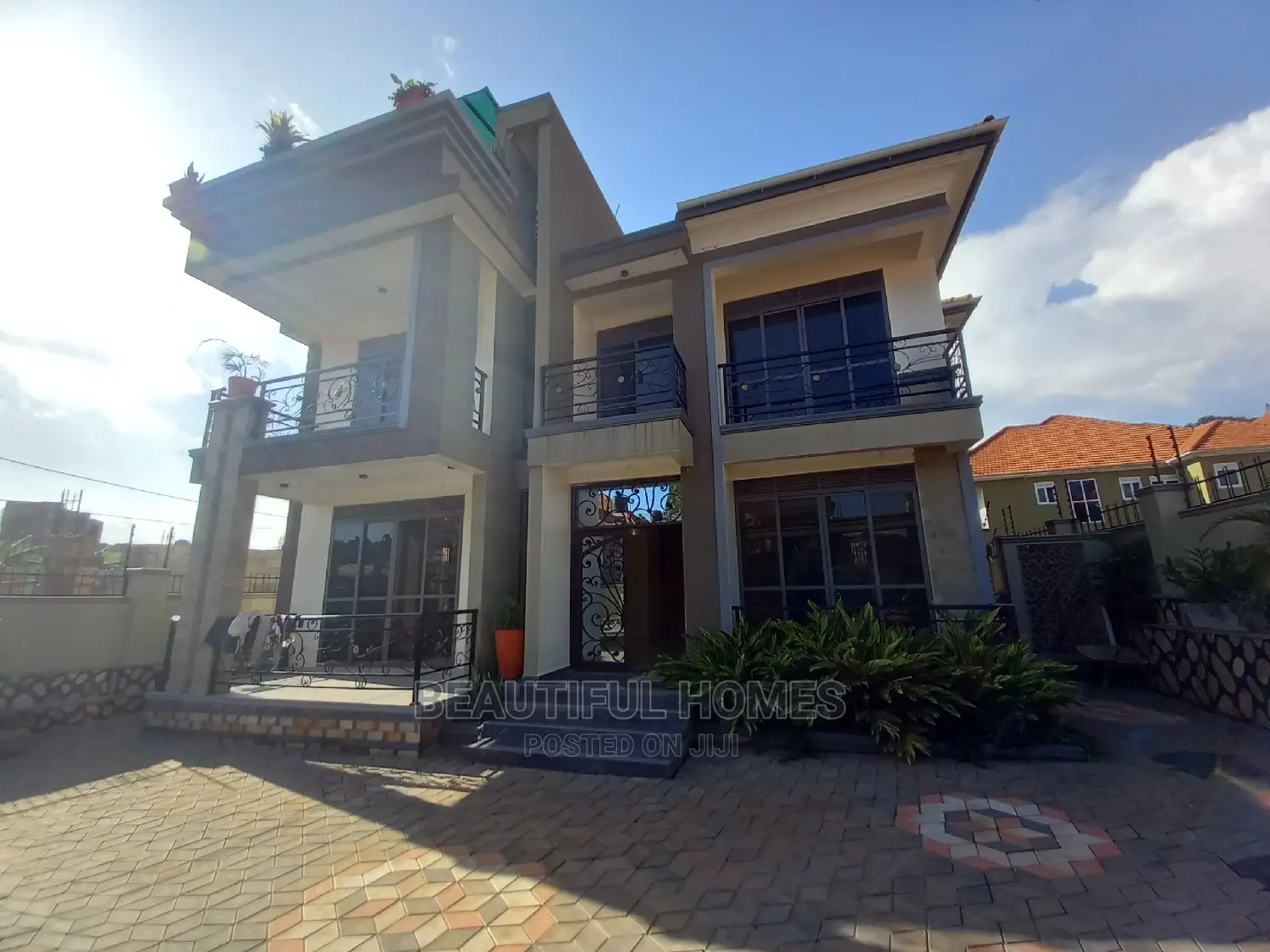 Furnished 5bdrm Mansion in Kyanja All Tarmack, Nakawa for Sale