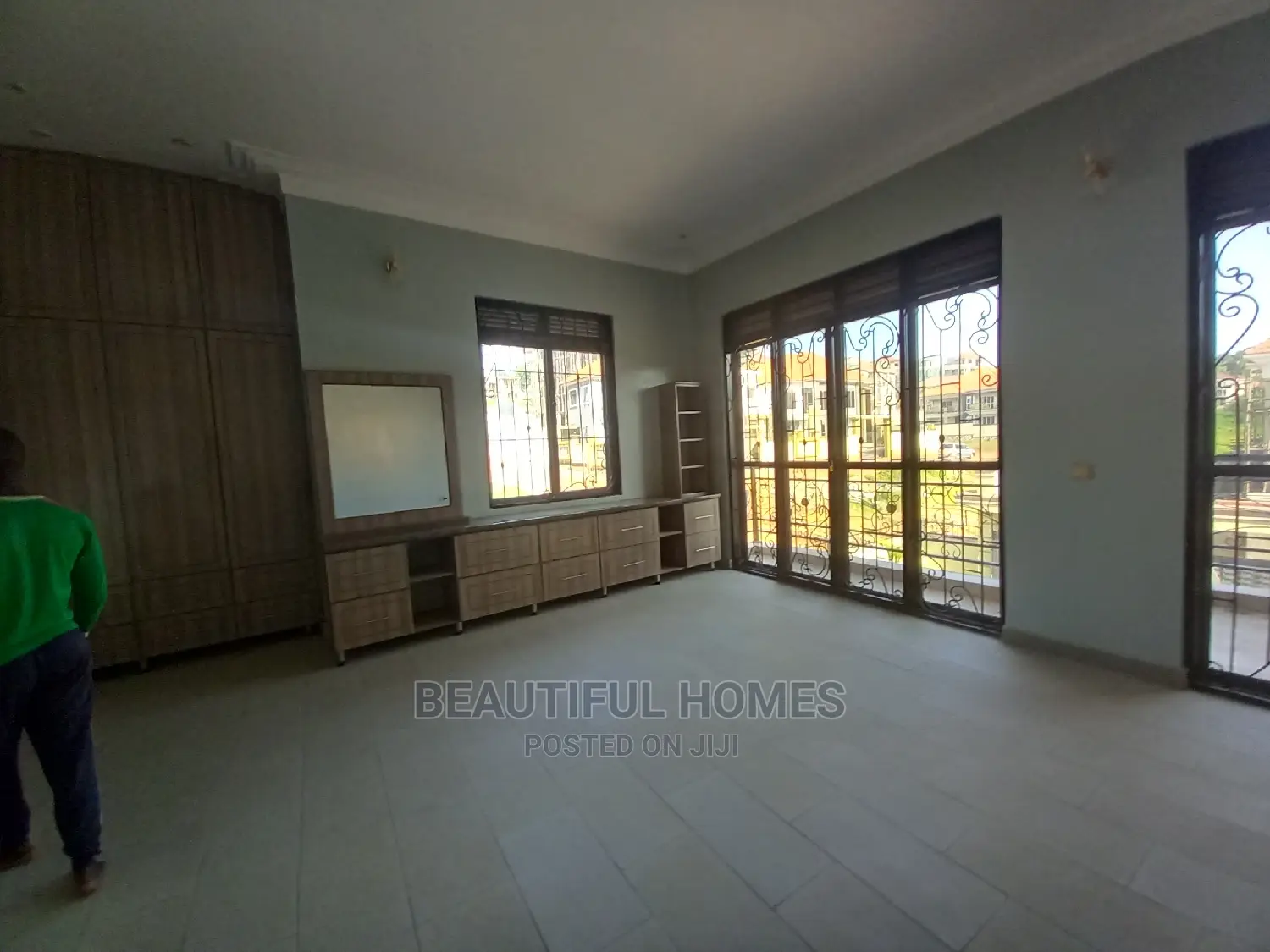 Furnished 5bdrm Mansion in Kyanja All Tarmack, Nakawa for Sale