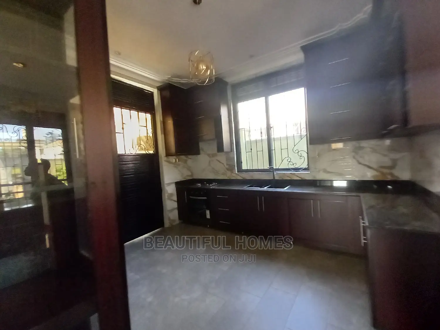 Furnished 5bdrm Mansion in Kyanja All Tarmack, Nakawa for Sale