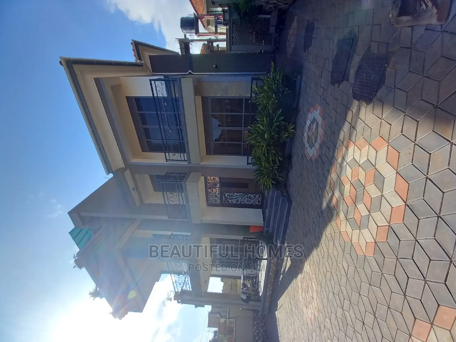 Furnished 5bdrm Duplex in Kyanja Organised, Nakawa for Sale