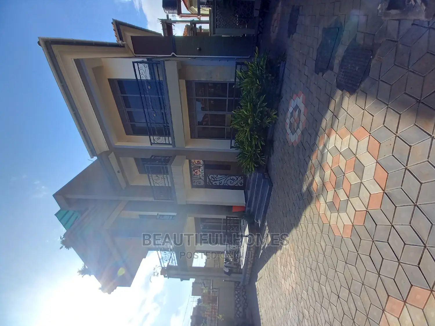 Furnished 5bdrm Duplex in Kyanja Organised, Nakawa for Sale