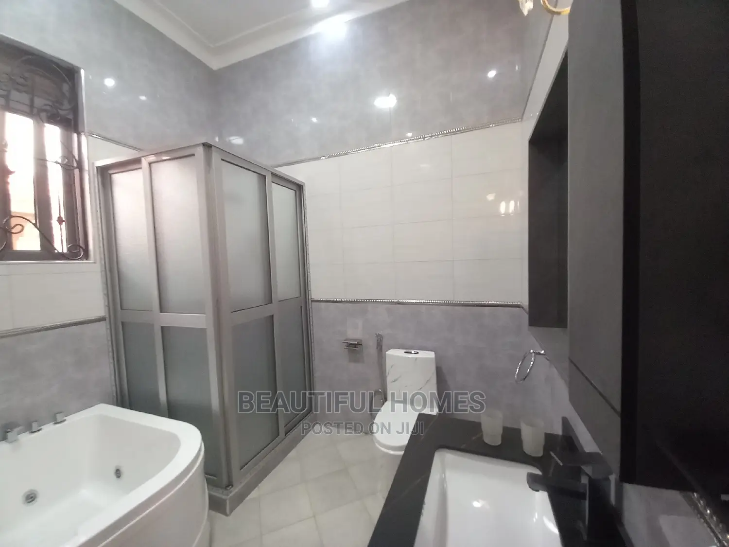 Furnished 5bdrm Duplex in Kyanja Organised, Nakawa for Sale