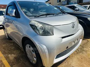 Photo - Toyota iQ 1.3 2013 Silver