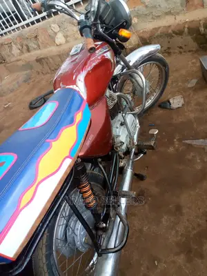 Bajaj Avenger 200 2014 Pink