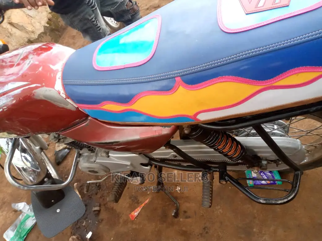 Bajaj Avenger 200 2014 Pink