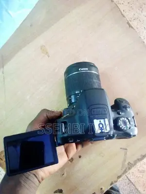 CANON EOS 700D Pro. Camera.