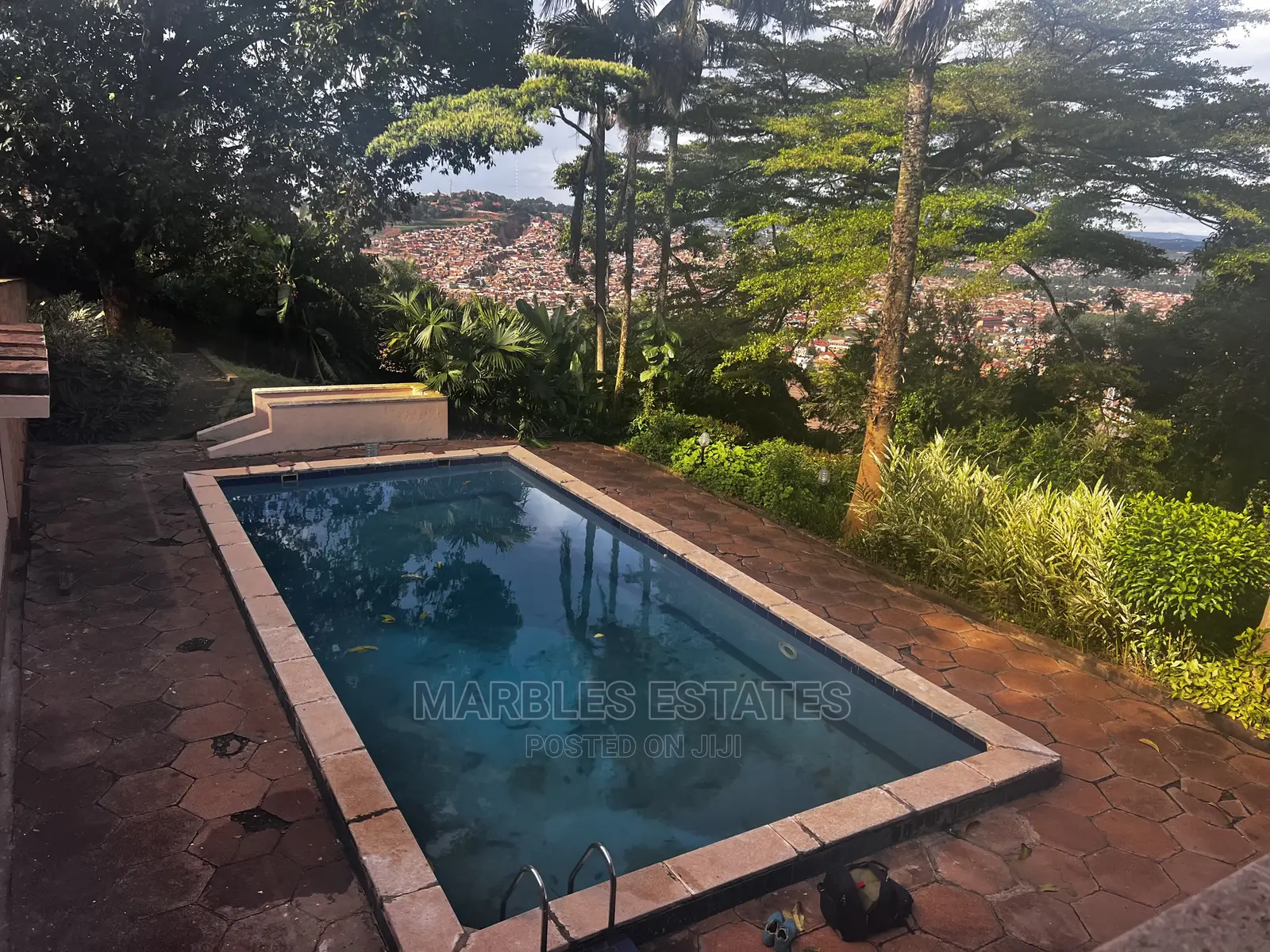 6bdrm Bungalow in Mbuya, Central Division for Rent