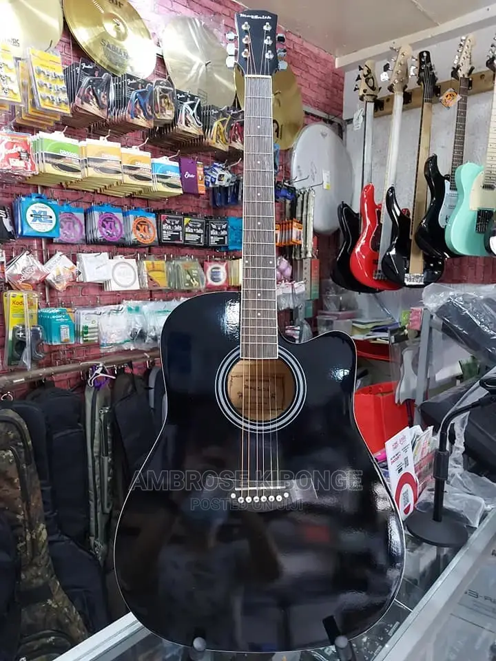 Genuine Quality YAMAHA Full Size Amplified Acoustic Guitar