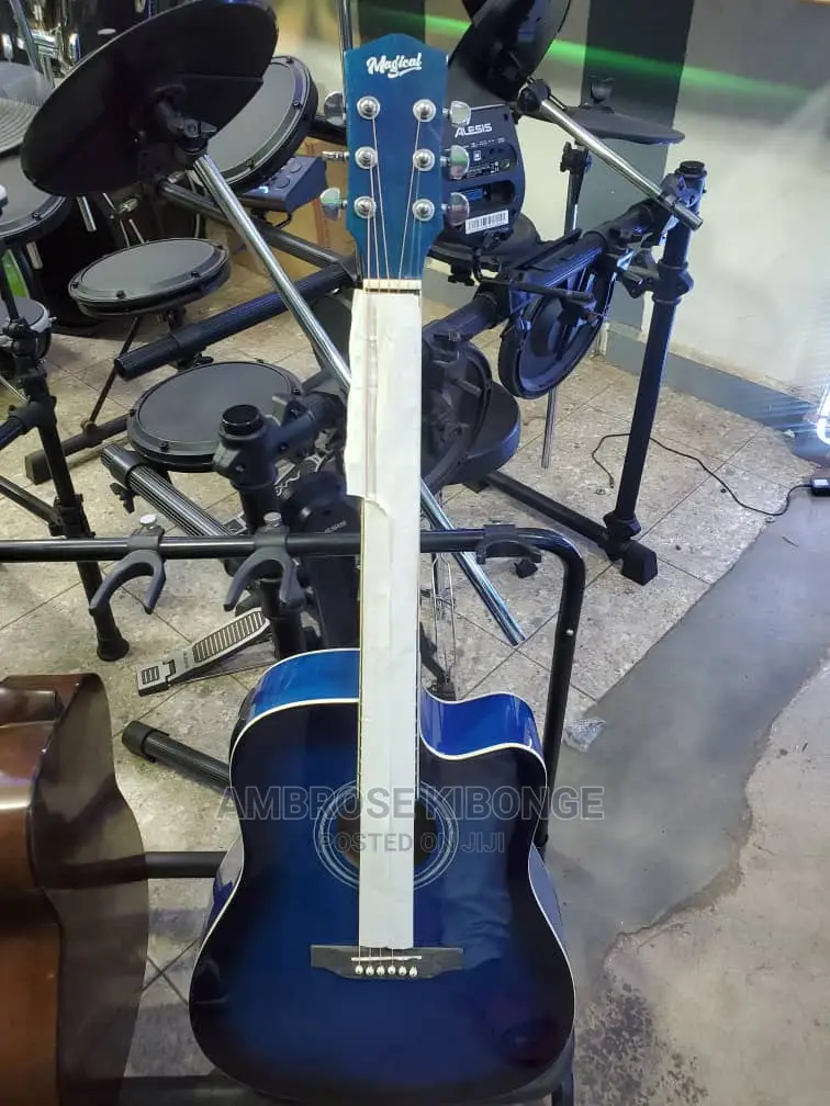 Genuine Quality YAMAHA Full Size Amplified Acoustic Guitar