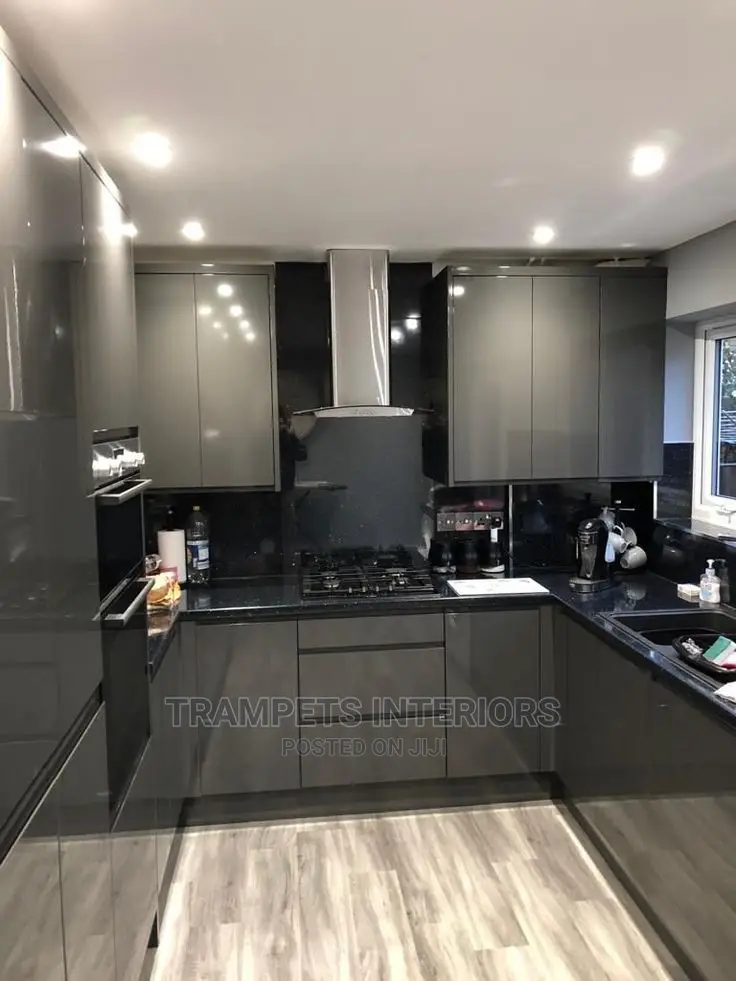 Kitchen Cabinets/ U Shape Cabinets