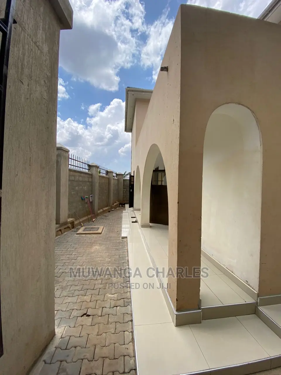 5bdrm Duplex in Fs Properties Ltd, Central Division for Sale