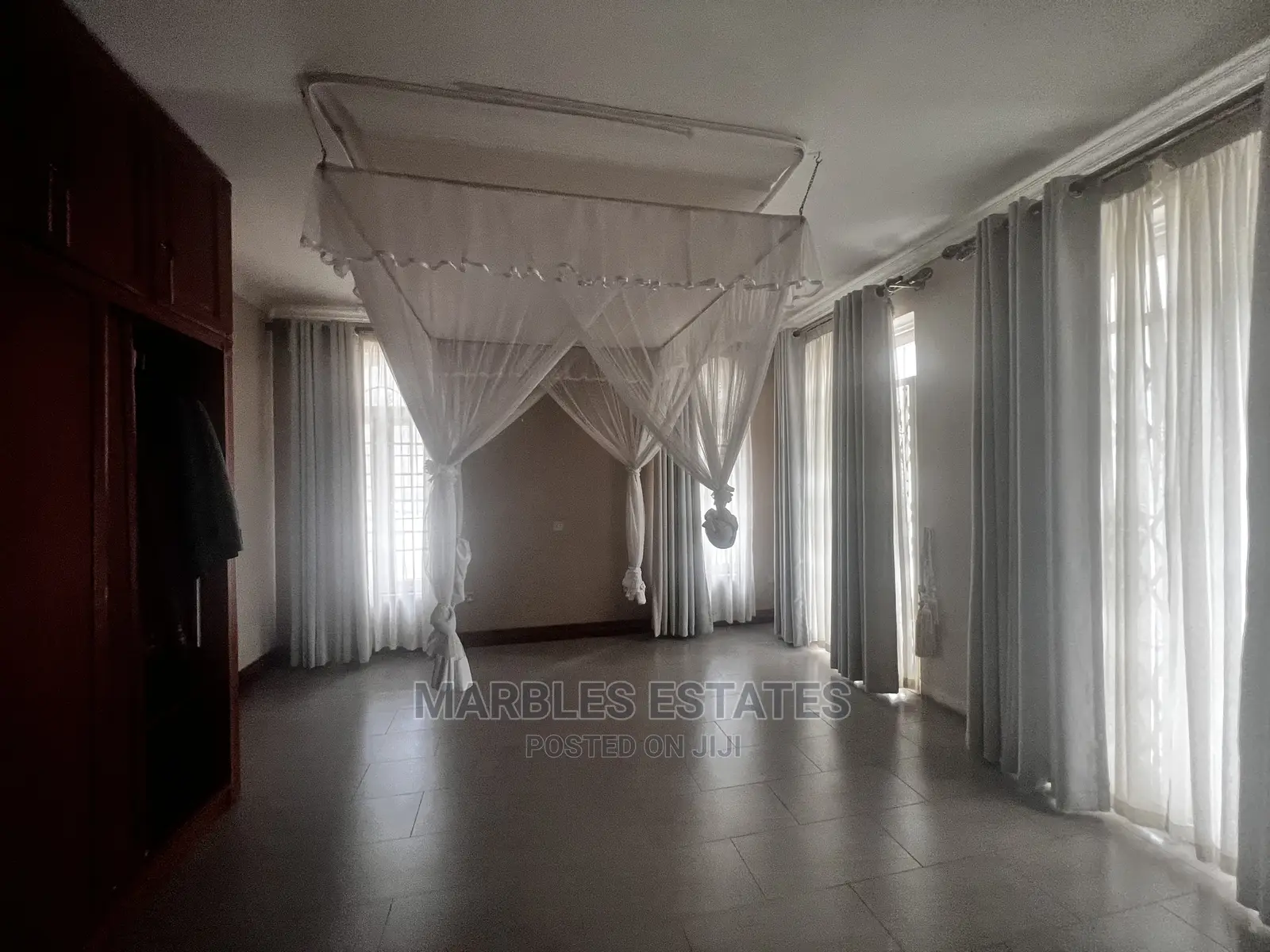 7bdrm Mansion in Mbuya, Central Division for Sale