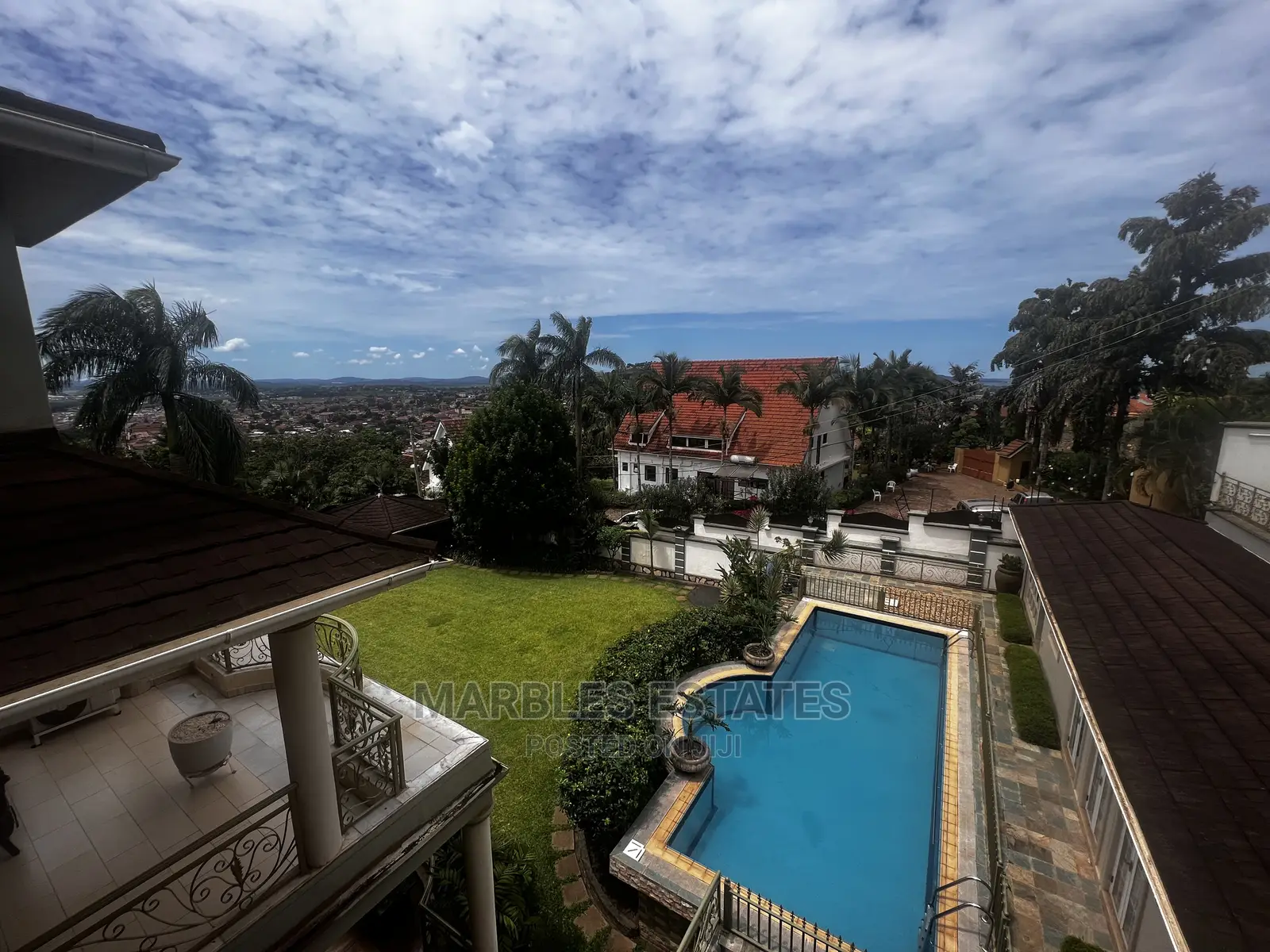 7bdrm Mansion in Mbuya, Central Division for Sale