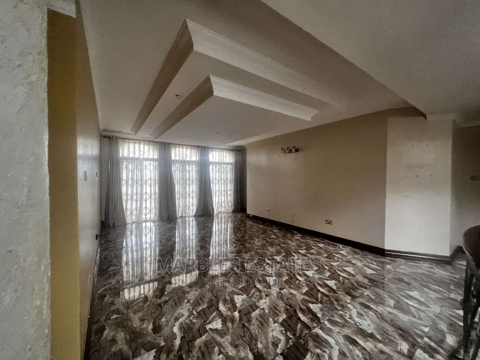 7bdrm Mansion in Mbuya, Central Division for Sale