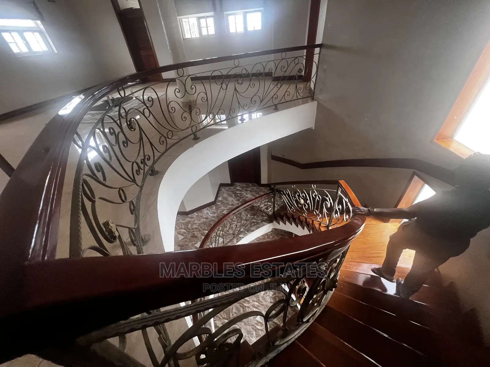 7bdrm Mansion in Mbuya, Central Division for Sale