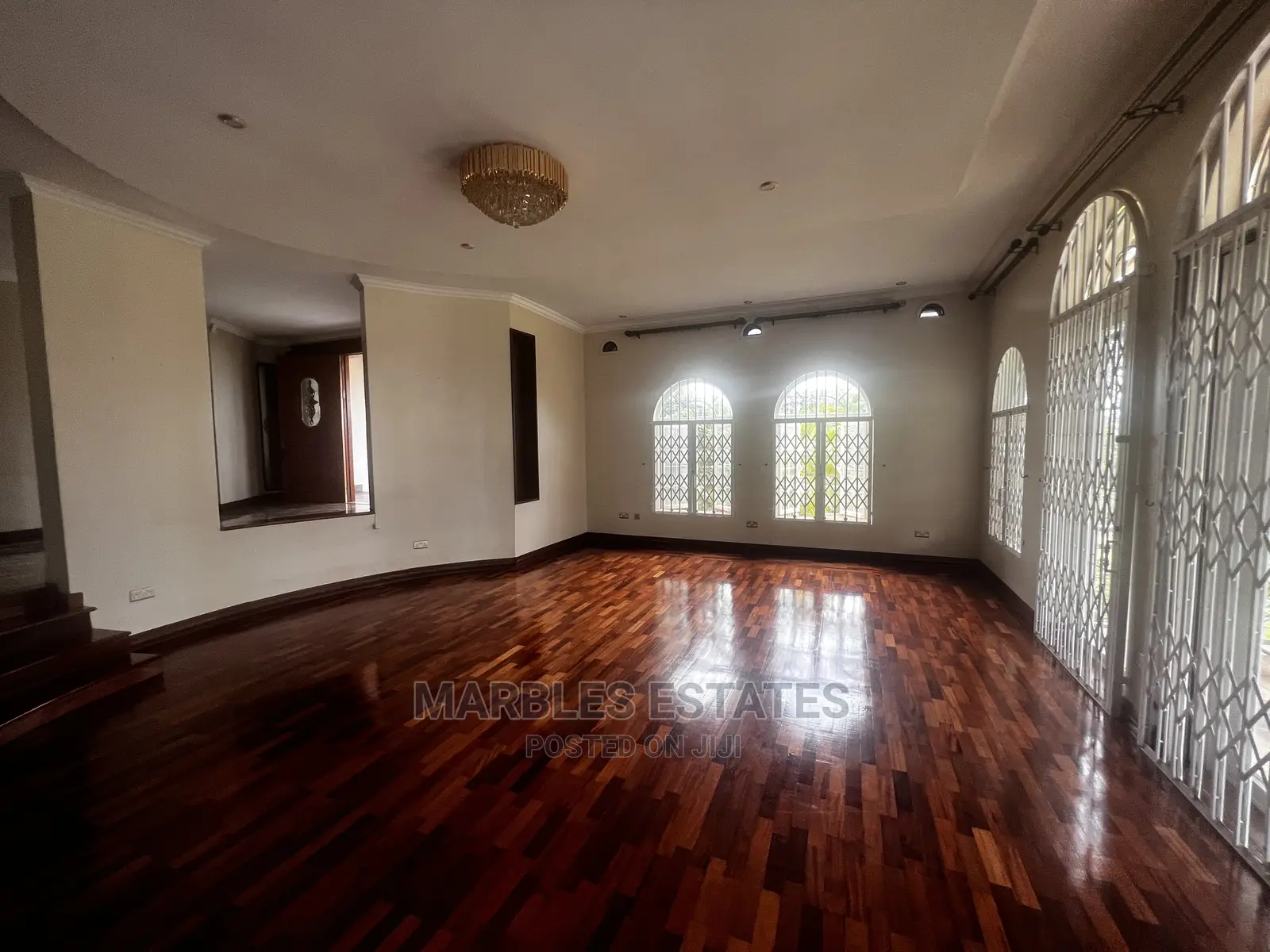 7bdrm Mansion in Mbuya, Central Division for Sale
