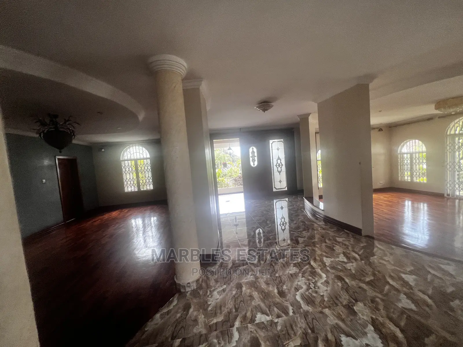 7bdrm Mansion in Mbuya, Central Division for Sale