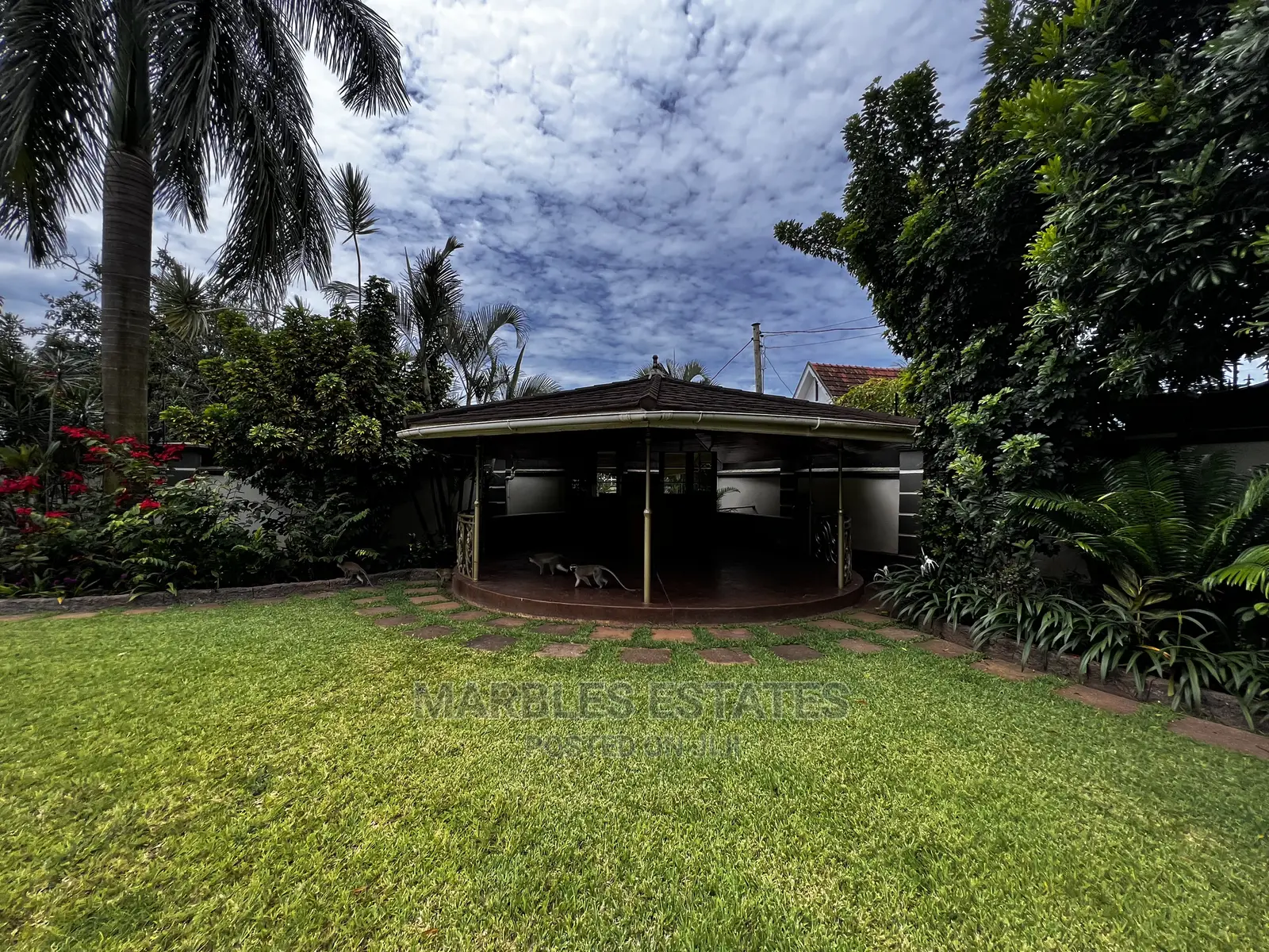 7bdrm Mansion in Mbuya, Central Division for Sale
