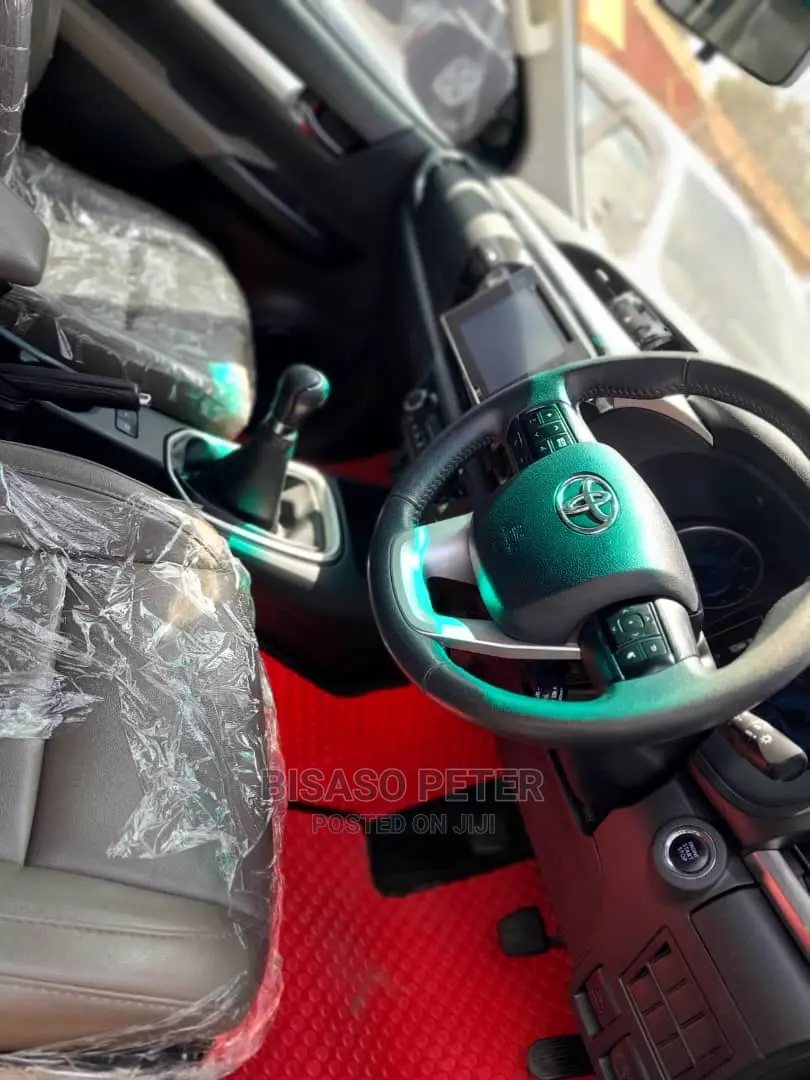 Toyota Hilux SR 4x4 2015 Silver